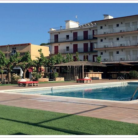 Hostal Solfina Palafolls Bagian luar foto