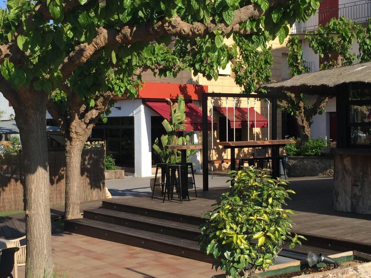 Hostal Solfina Palafolls Bagian luar foto
