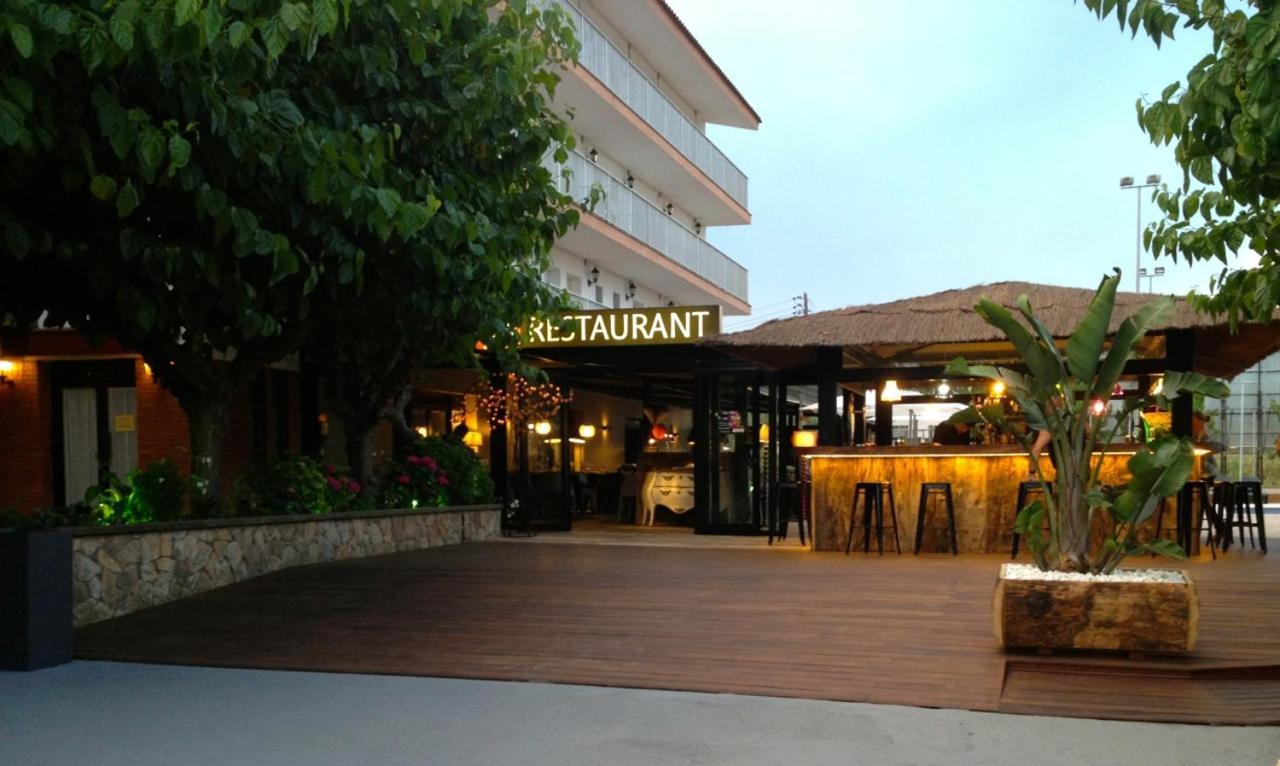 Hostal Solfina Palafolls Bagian luar foto