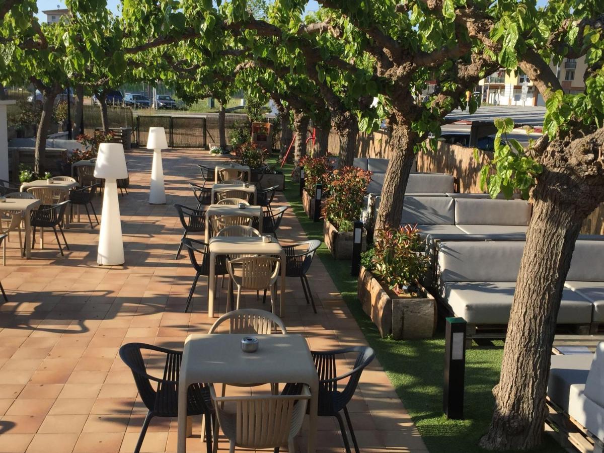 Hostal Solfina Palafolls Bagian luar foto