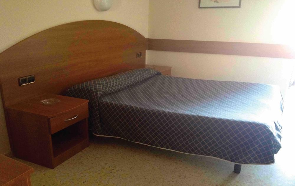 Hostal Solfina Palafolls Bagian luar foto