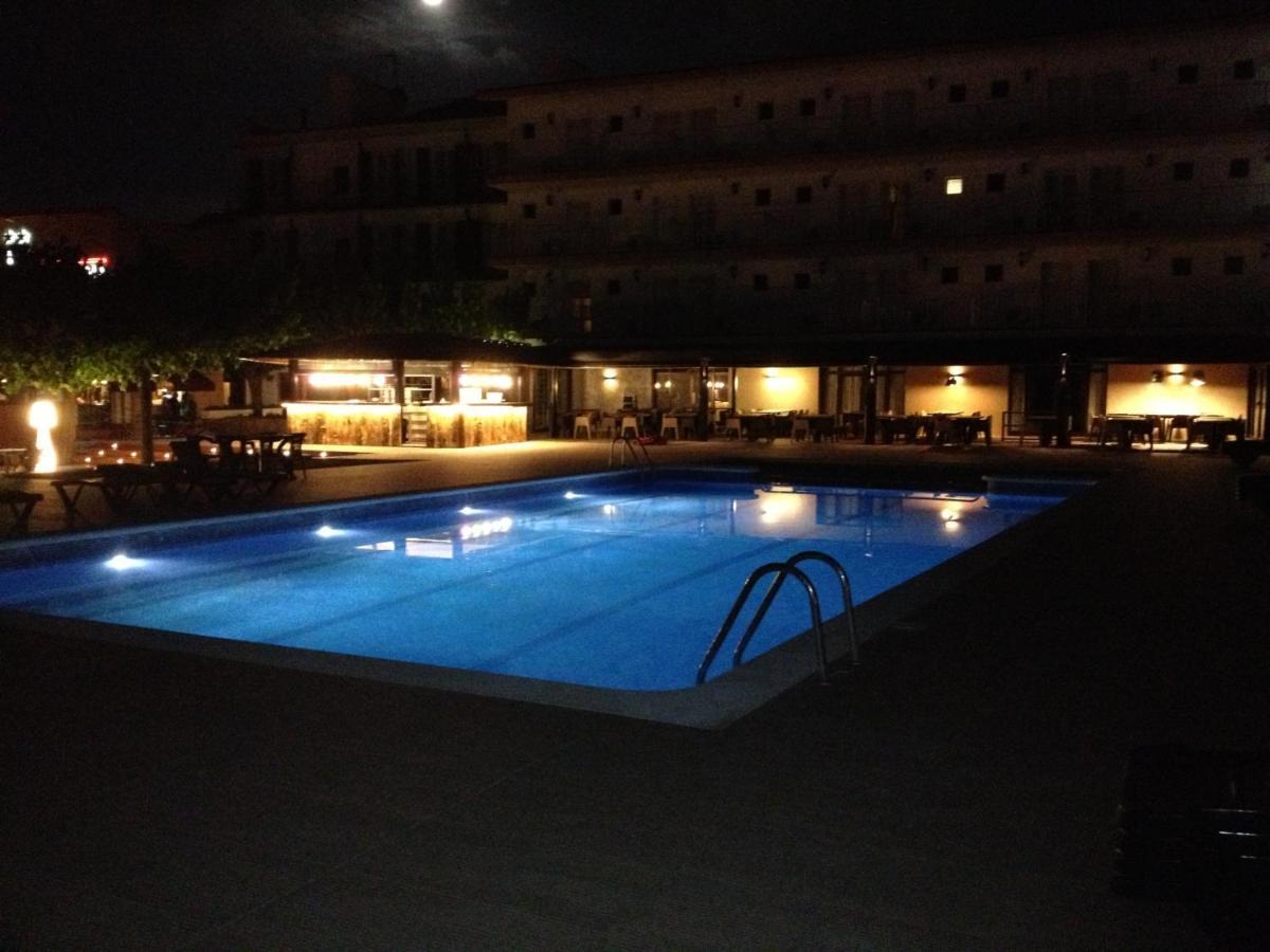 Hostal Solfina Palafolls Bagian luar foto
