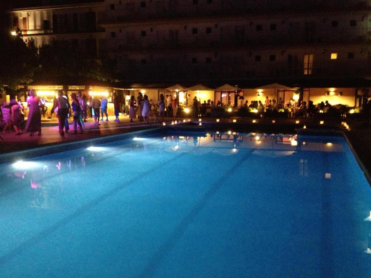 Hostal Solfina Palafolls Bagian luar foto