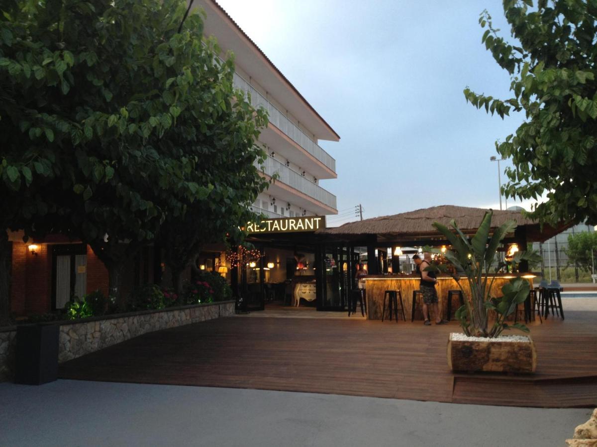 Hostal Solfina Palafolls Bagian luar foto
