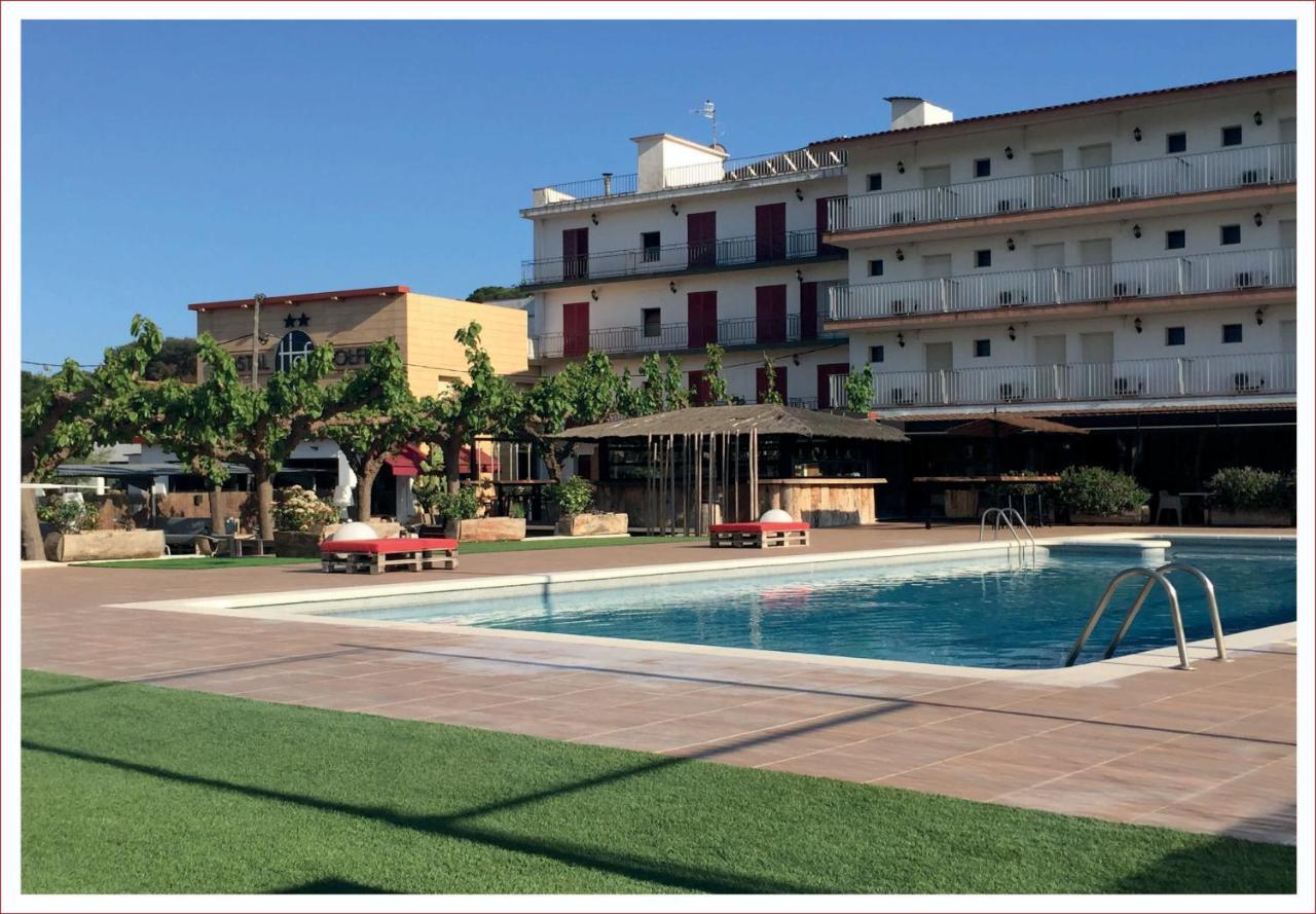 Hostal Solfina Palafolls Bagian luar foto