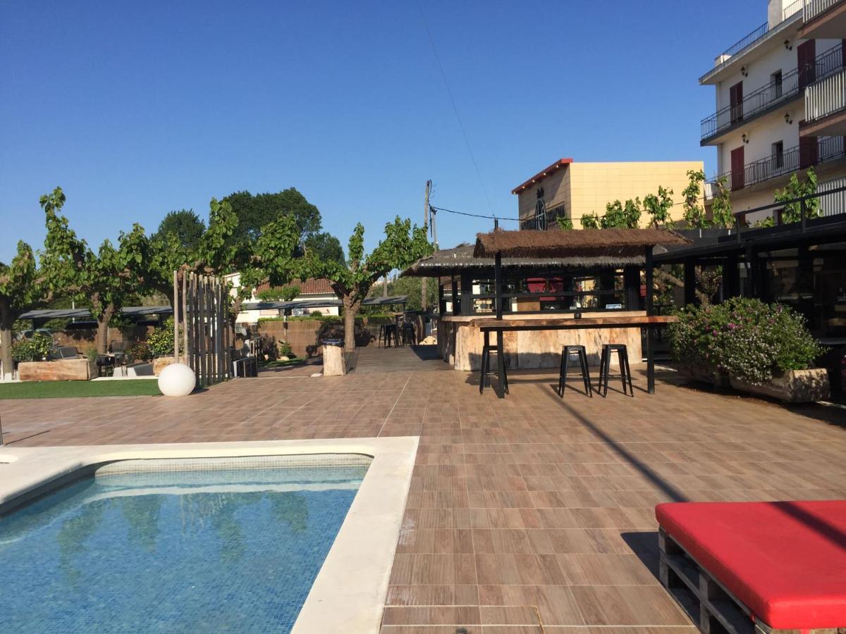 Hostal Solfina Palafolls Bagian luar foto